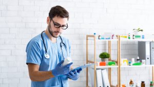 Vet prescribing medicine